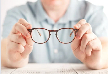 5 tips para limpiar tus lentes ópticos como una Pitísima.